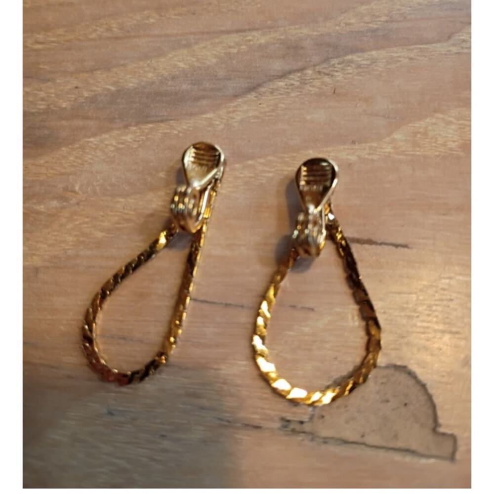 Vintage Golden Monet Clip On Serpentine Chain Drop Earrings Signed 1.5"